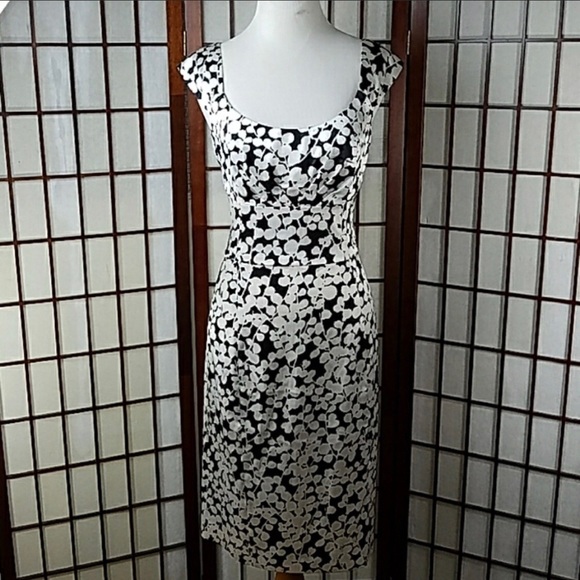 Maggy London Dresses & Skirts - Muggy London White Leaf Stem Sheath Dress Sz 14